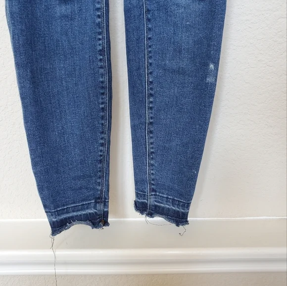 Spanx Pull On Denim with raw hems. Size Small - Picture 3 of 5